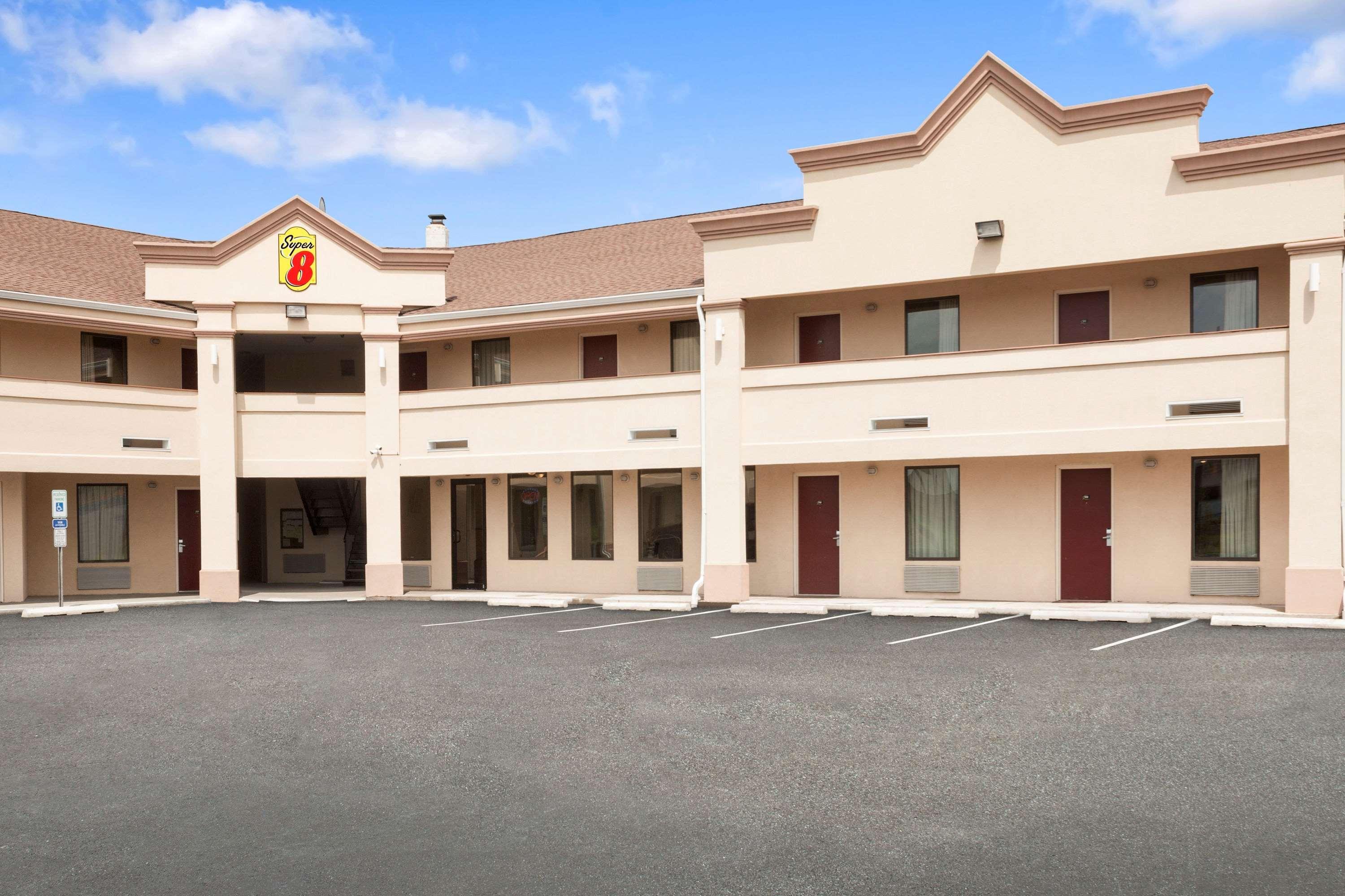 Super 8 By Wyndham Rahway/Newark Hotel Exterior photo